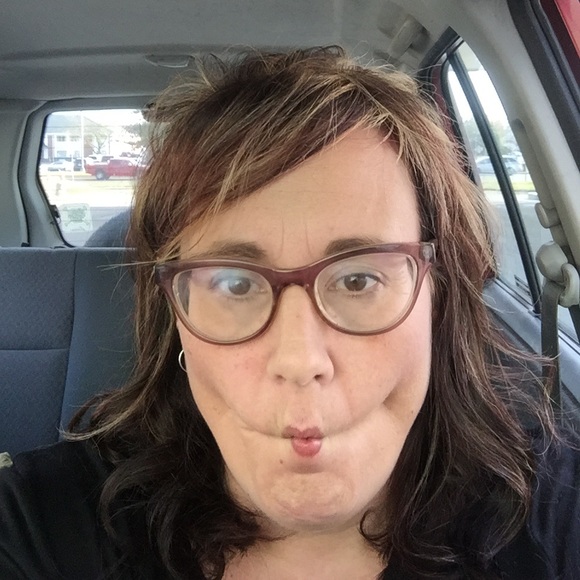 Meet your Posher, Amy - Picture 2 of 4